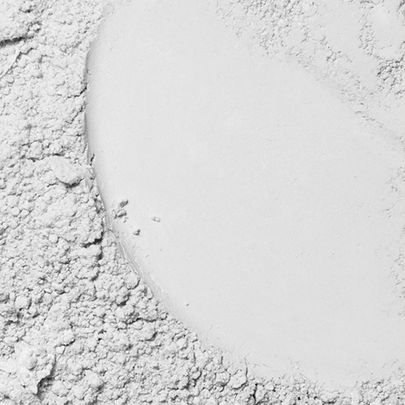 ABSOLUTE NEW YORK hd flawless setting powder loose white swatch close up showing fine matte texture