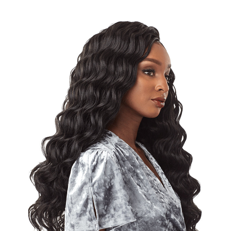 Sensationnel ocean wave crochet braids in long black wavy style on a woman