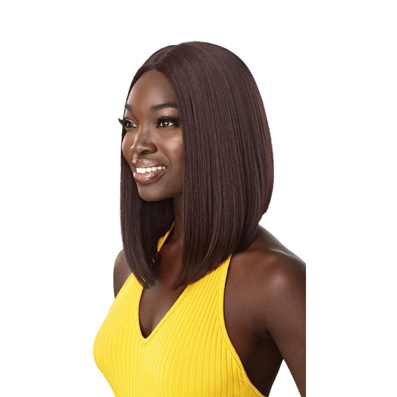 OUTRE synthetic lace front wig 14 inch chestnut straight bob on smiling model shoulder length sleek center part